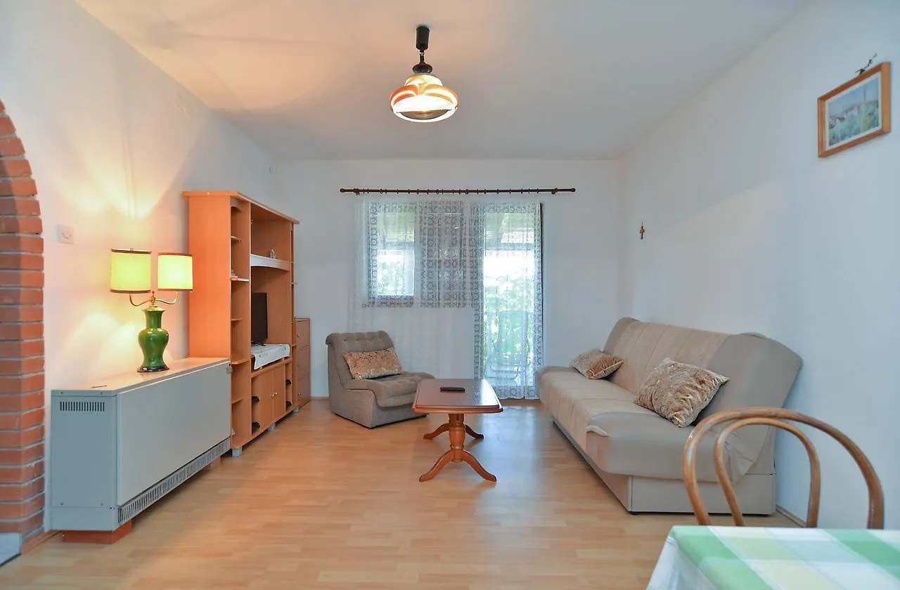 Apartment Ana 1725 Pola 0*,  Croazia